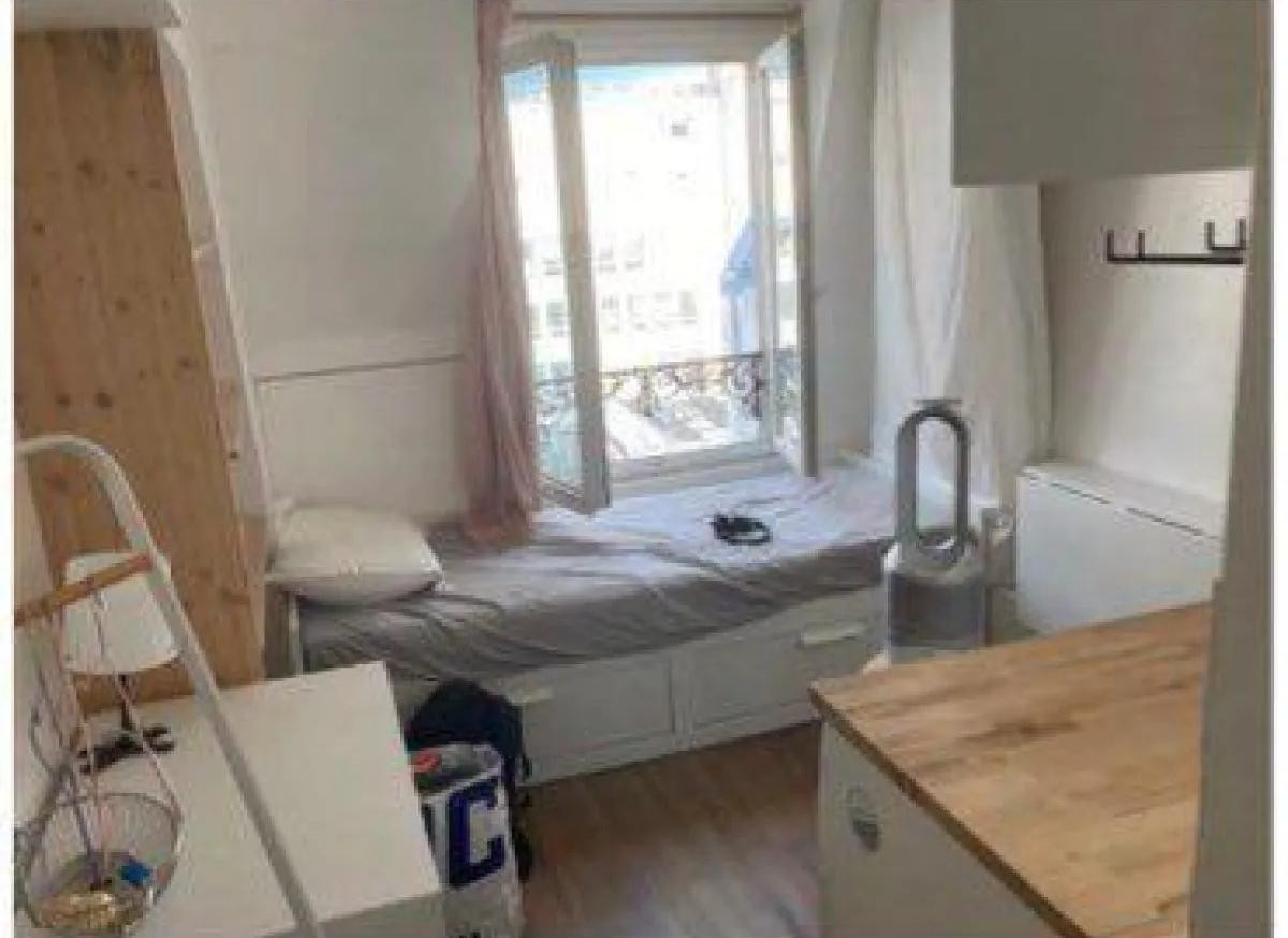 
                                                Location
                                                 Beau studio meublé rénové 10m²