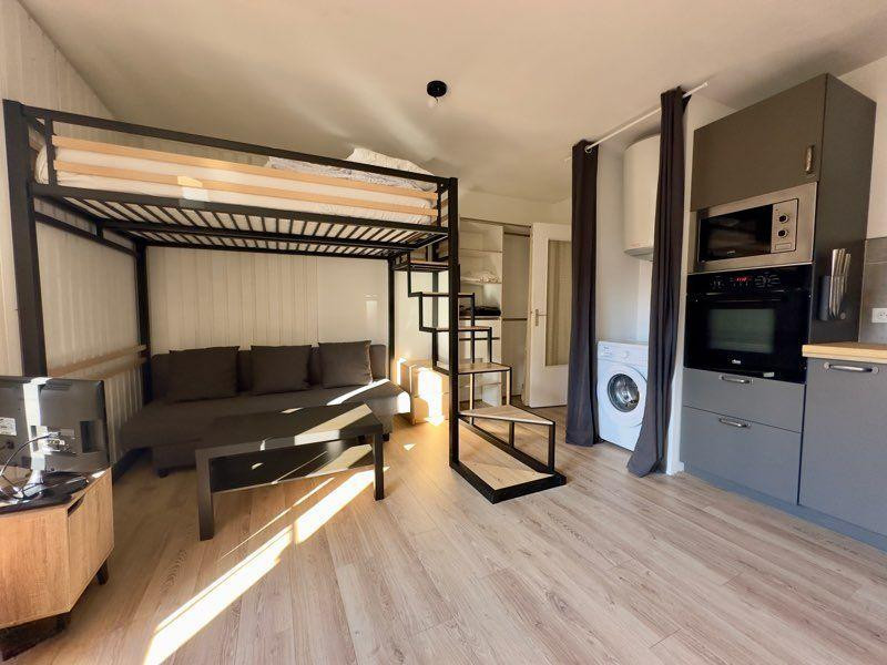 
                                                Location
                                                 Beau studio meublé rénové 25m² – Tout équipé
