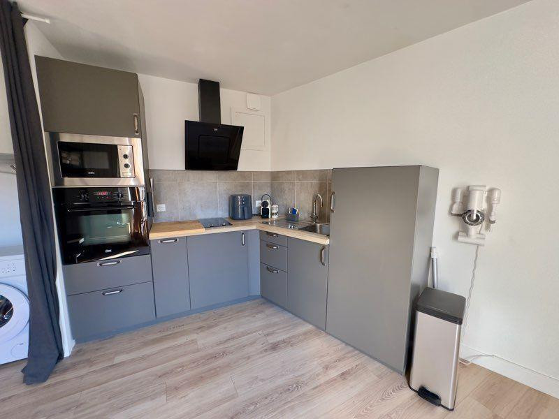 
                                                Location
                                                 Beau studio meublé rénové 25m² – Tout équipé