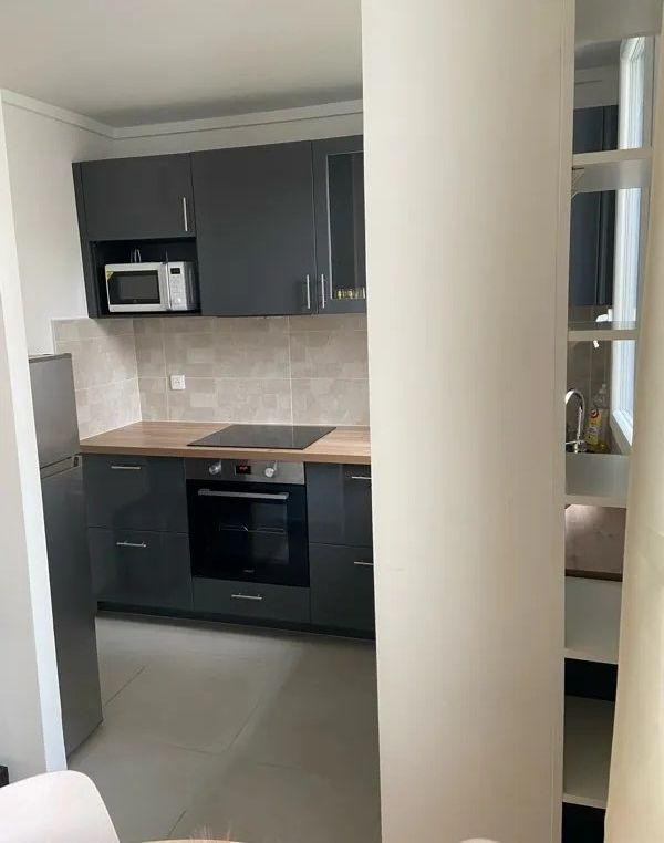 
                                                Location
                                                 Beau studio meublé rénové 30m² calme et lumineux