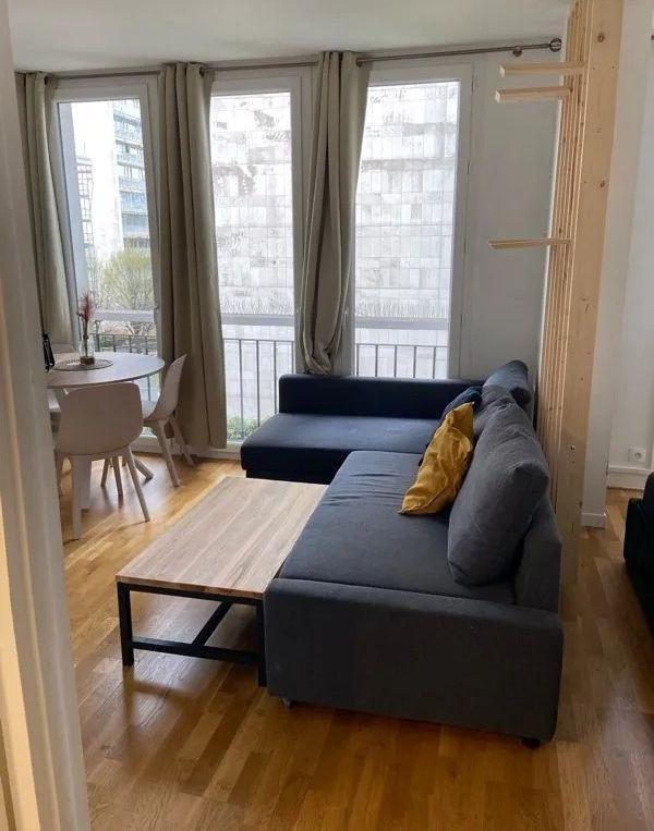 
                                                Location
                                                 Beau studio meublé rénové 30m² calme et lumineux
