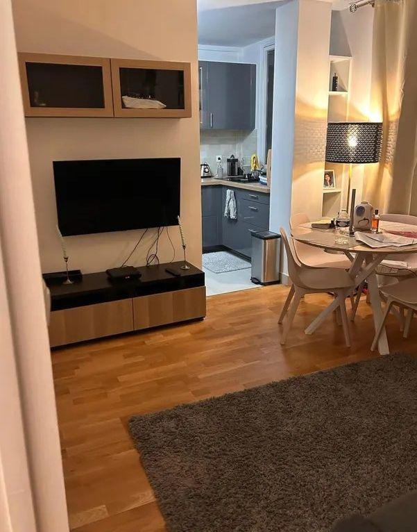 
                                                Location
                                                 Beau studio meublé rénové 30m² calme et lumineux