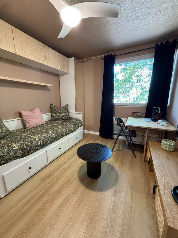 
                                                Location
                                                 Beau studio meublé rénové de 19 m²