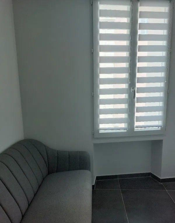 
                                                Location
                                                 Beau studio meublé tout confort et fonctionnel