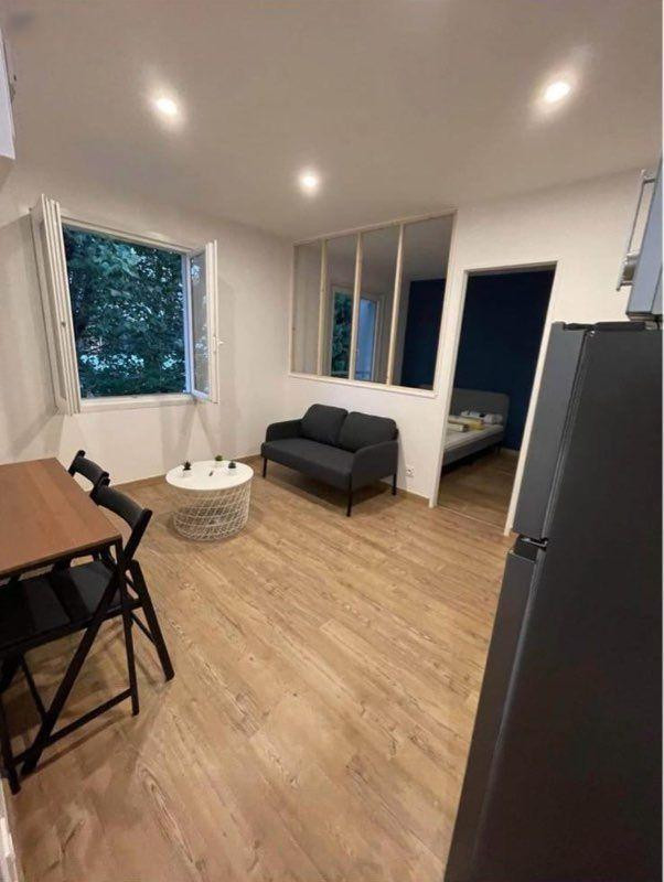 
                                                Location
                                                 Beau studio meublé tout inclus proche Saint Eloi