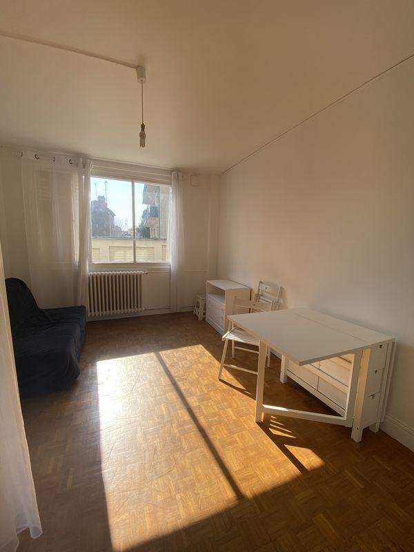 
                                                Location
                                                 Beau studio meublé Viroflay