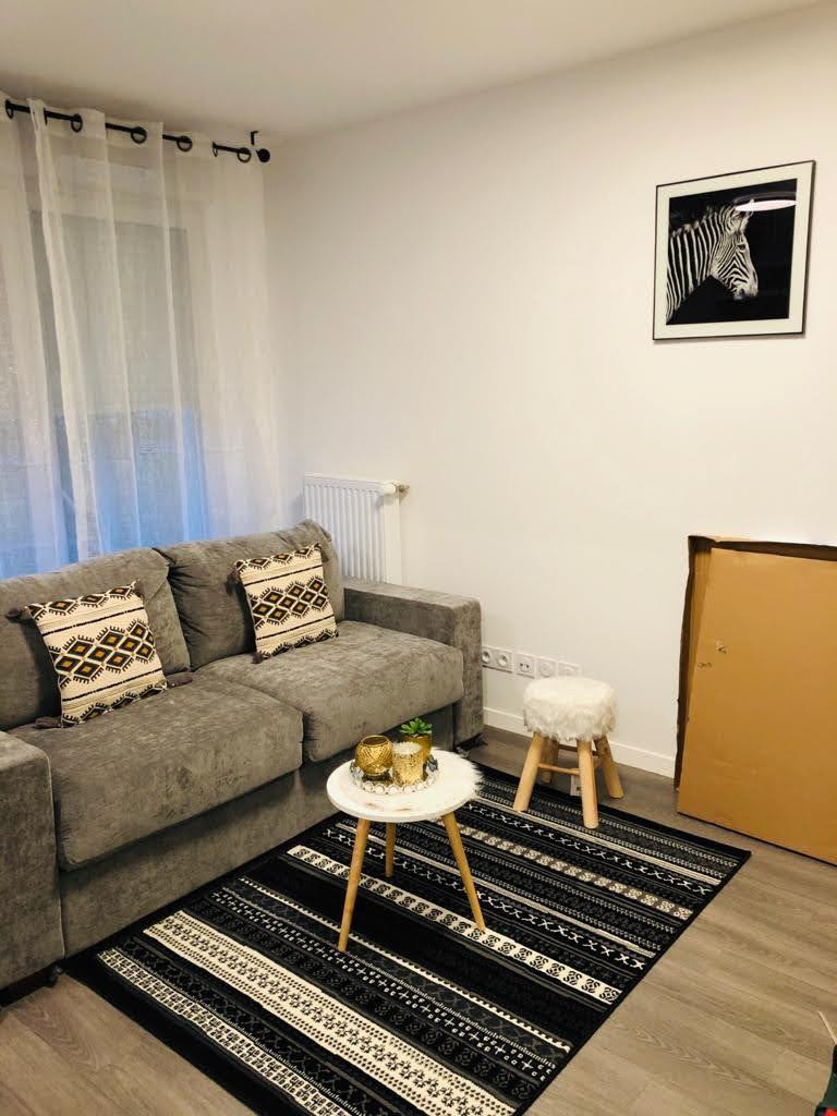 
                                                Location
                                                 Beau studio neuf