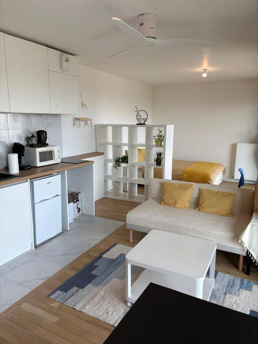 
                                                Location
                                                 Beau studio neuf et meublé 33m²