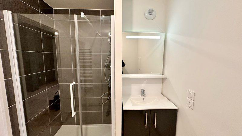 
                                                Location
                                                 Beau studio neuf meublé lumineux