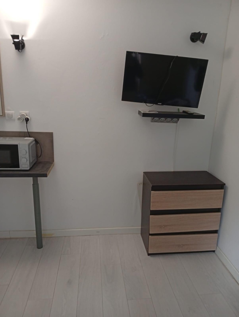 
                                                Location
                                                 Beau studio Niort 399 euros