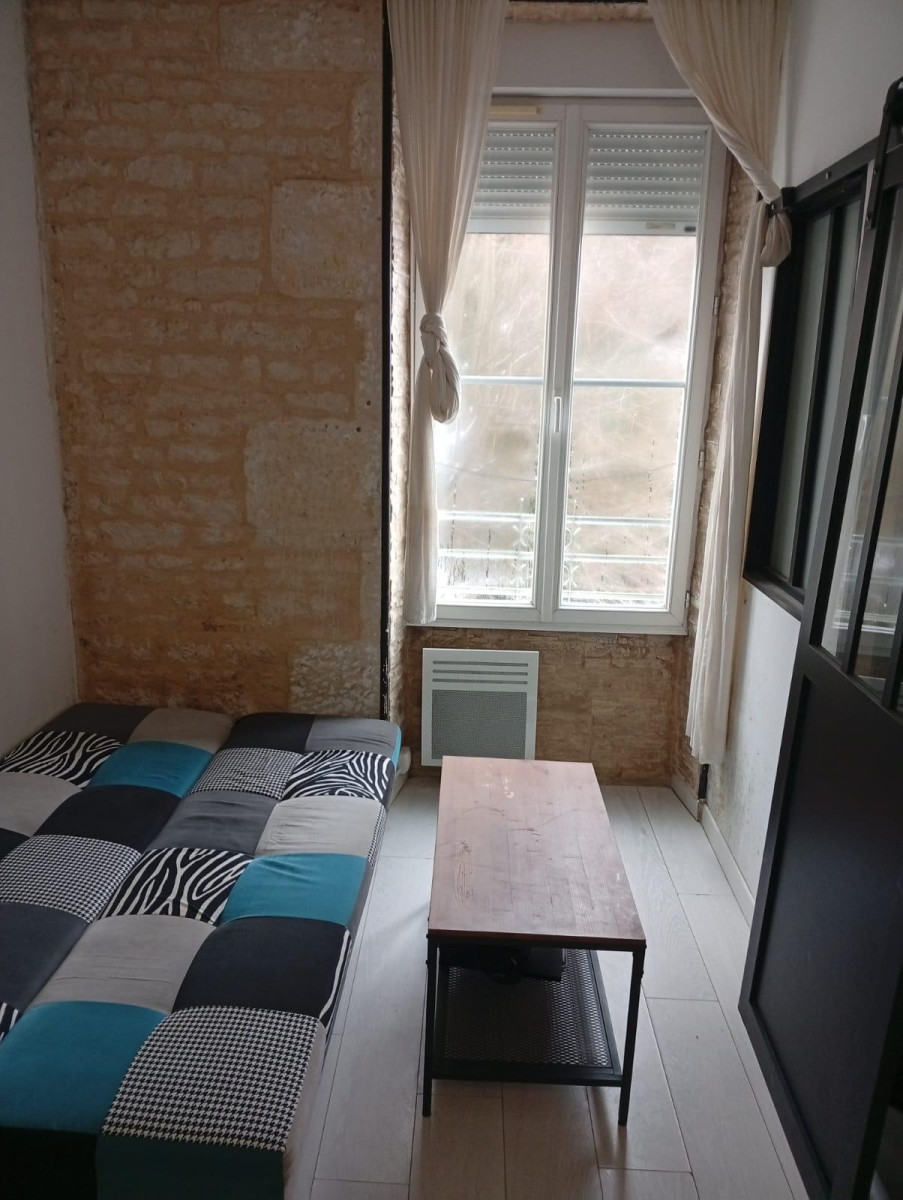 
                                                Location
                                                 Beau studio Niort 399 euros
