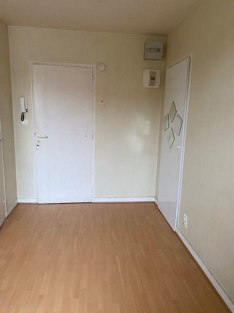 
                                                Location
                                                 Beau studio non meublé 21m²