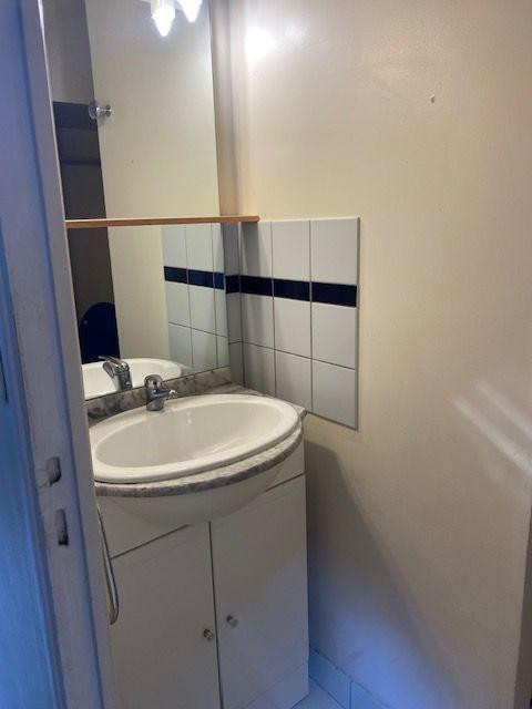 
                                                Location
                                                 Beau studio non meublé 21m²