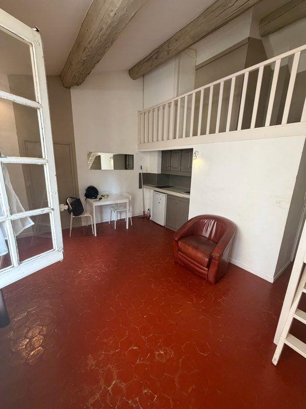 
                                                Location
                                                 Beau studio non meublé de 24 m²
