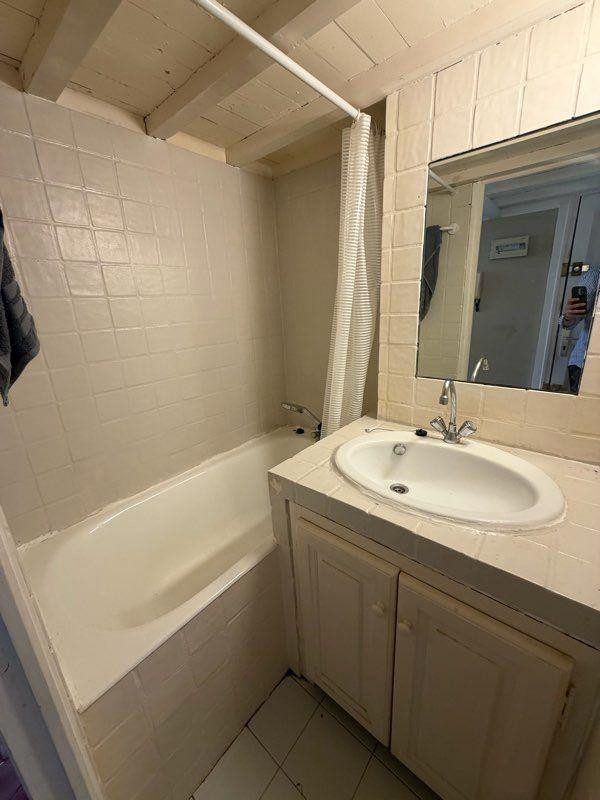 
                                                Location
                                                 Beau studio non meublé de 24 m²