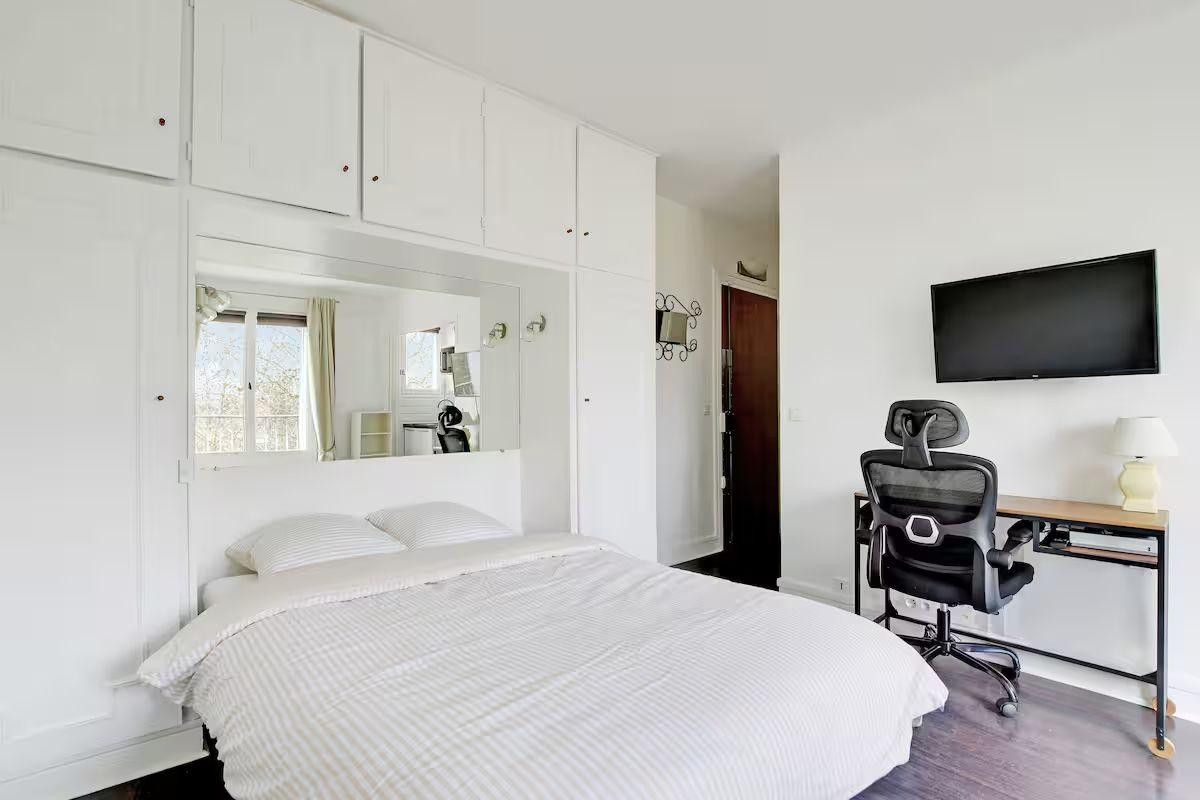 
                                                Location
                                                 Beau studio Paris 16, Dauphine, avenue Foch