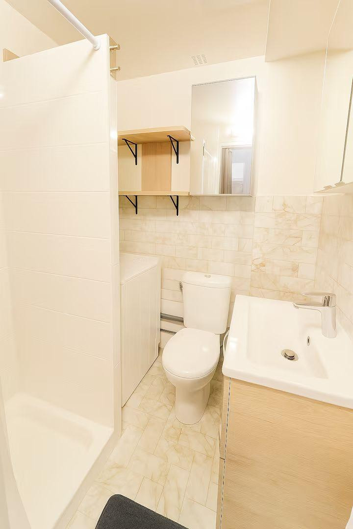 
                                                Location
                                                 Beau studio Paris 16, Dauphine, avenue Foch