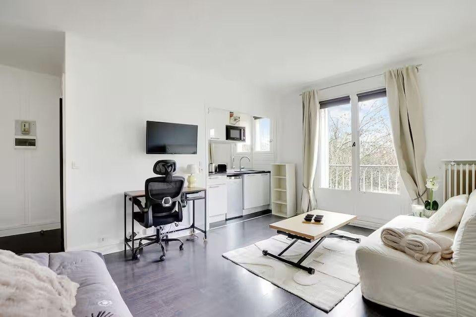 
                                                Location
                                                 Beau studio Paris 16, Dauphine, avenue Foch