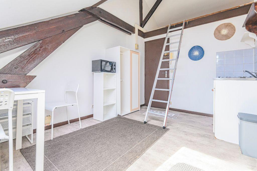 
                                                Location
                                                 Beau studio Paris 3è Beaubourg