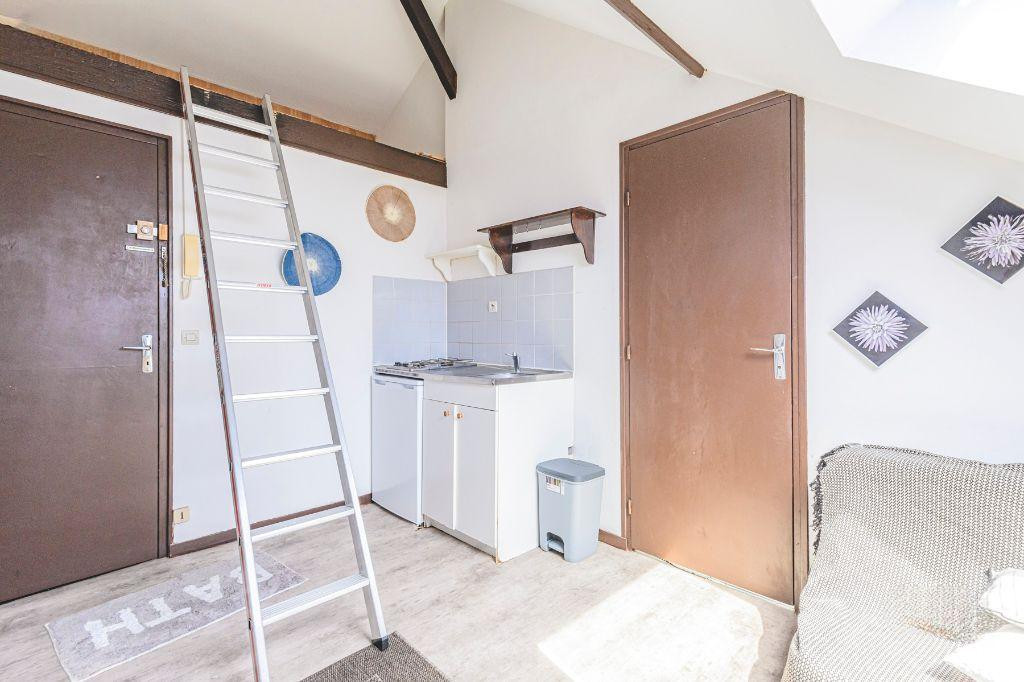 
                                                Location
                                                 Beau studio Paris 3è Beaubourg