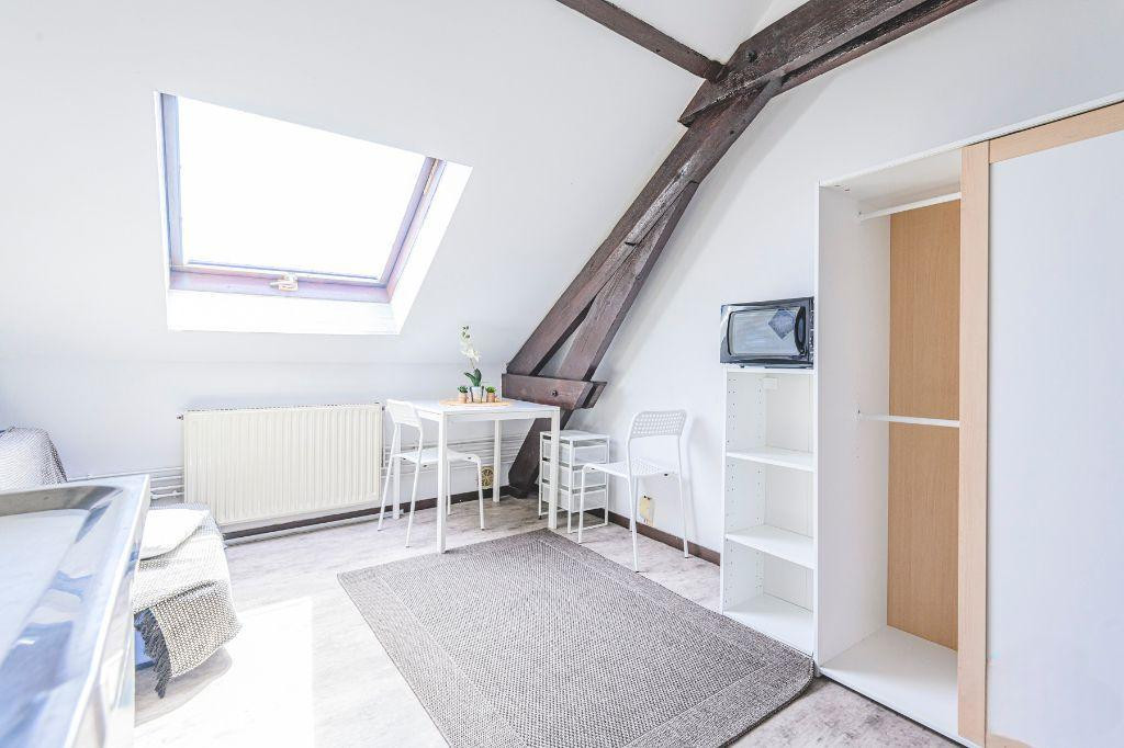 
                                                Location
                                                 Beau studio Paris 3è Beaubourg