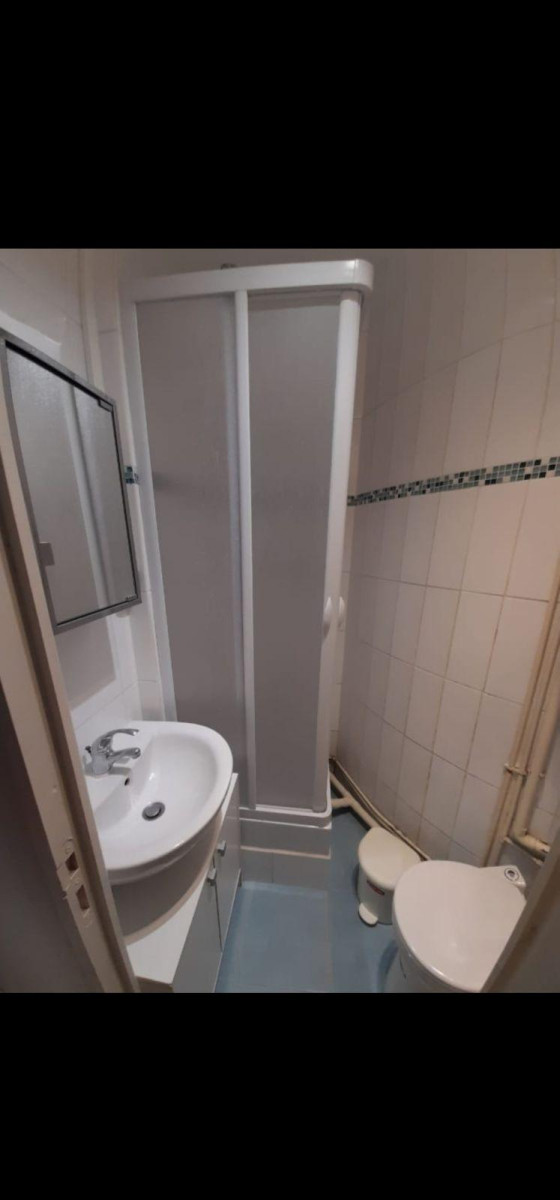 
                                                Location
                                                 Beau studio près des transports et commerces