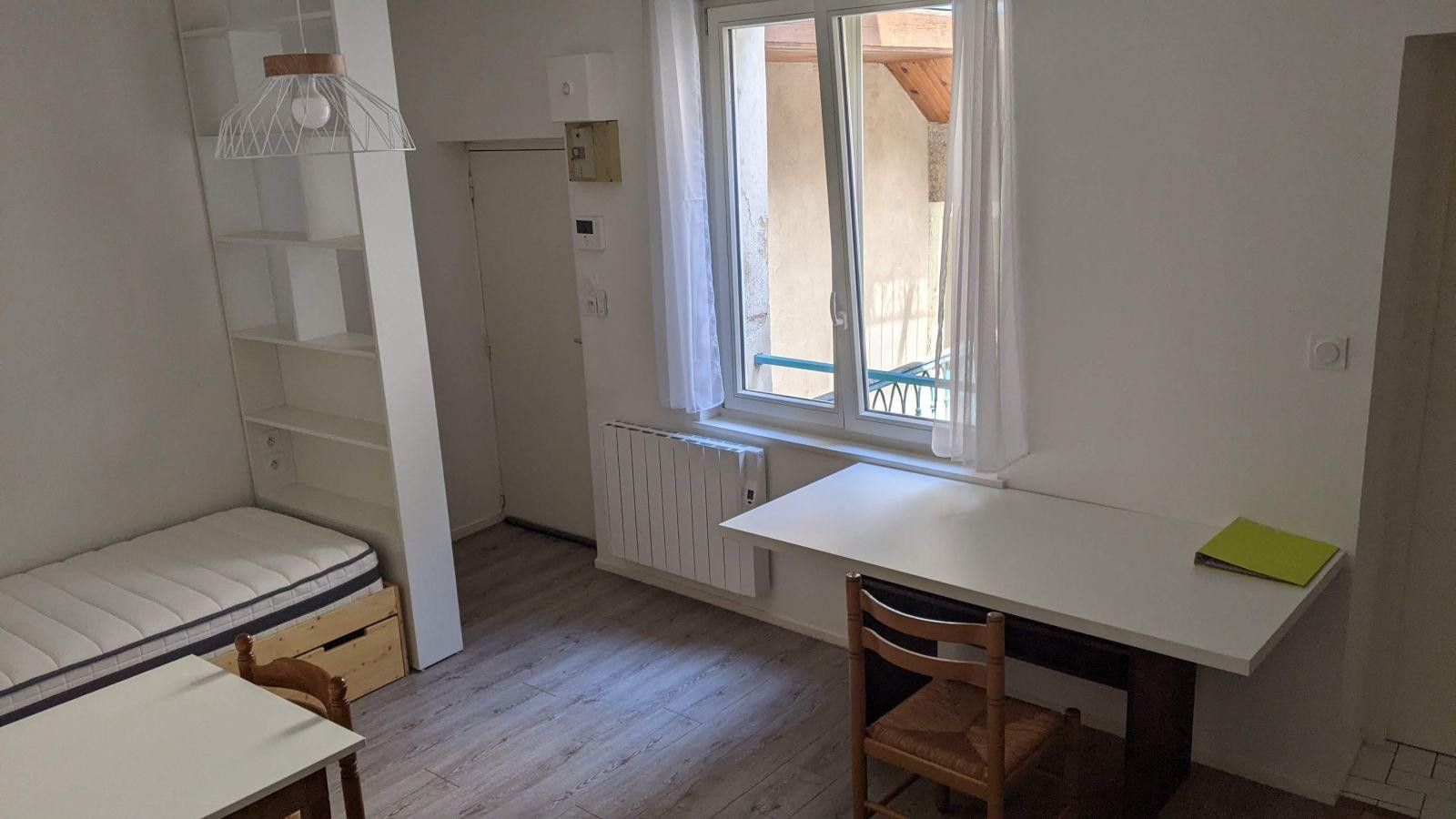 
                                                Location
                                                 BEAU STUDIO PROCHE GARE POINCARE FACULTE DROIT