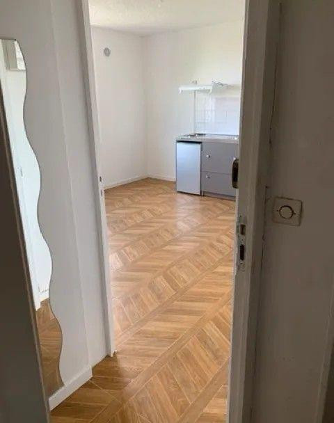 
                                                Location
                                                 Beau studio refait à neuf 17m² avec jardin col
