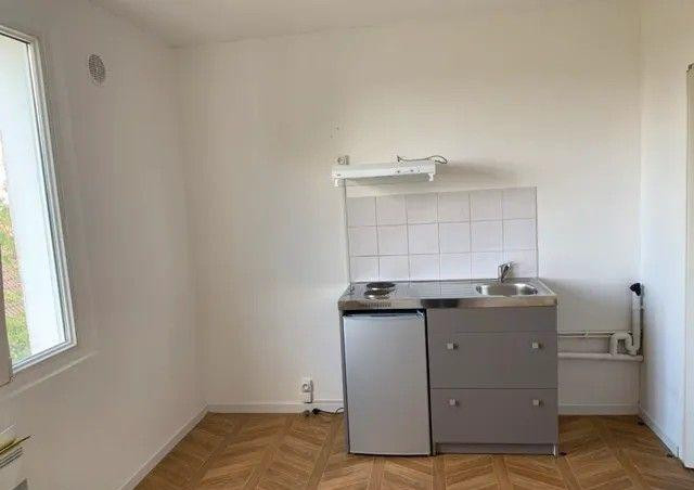 
                                                Location
                                                 Beau studio refait à neuf 17m² avec jardin col