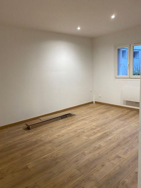 
                                                Location
                                                 Beau studio refait à neuf 22m²