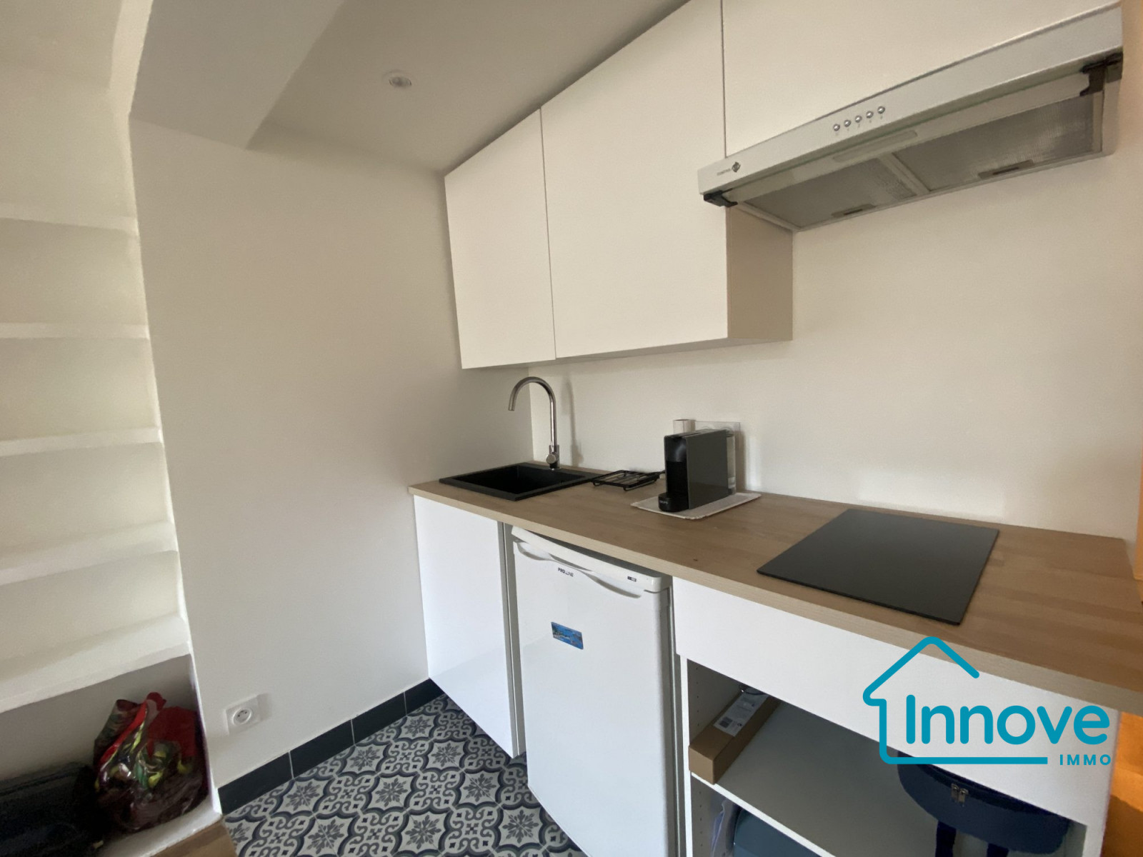 
                                                Vente
                                                 Beau studio, refait à neuf Versailles Rive droite