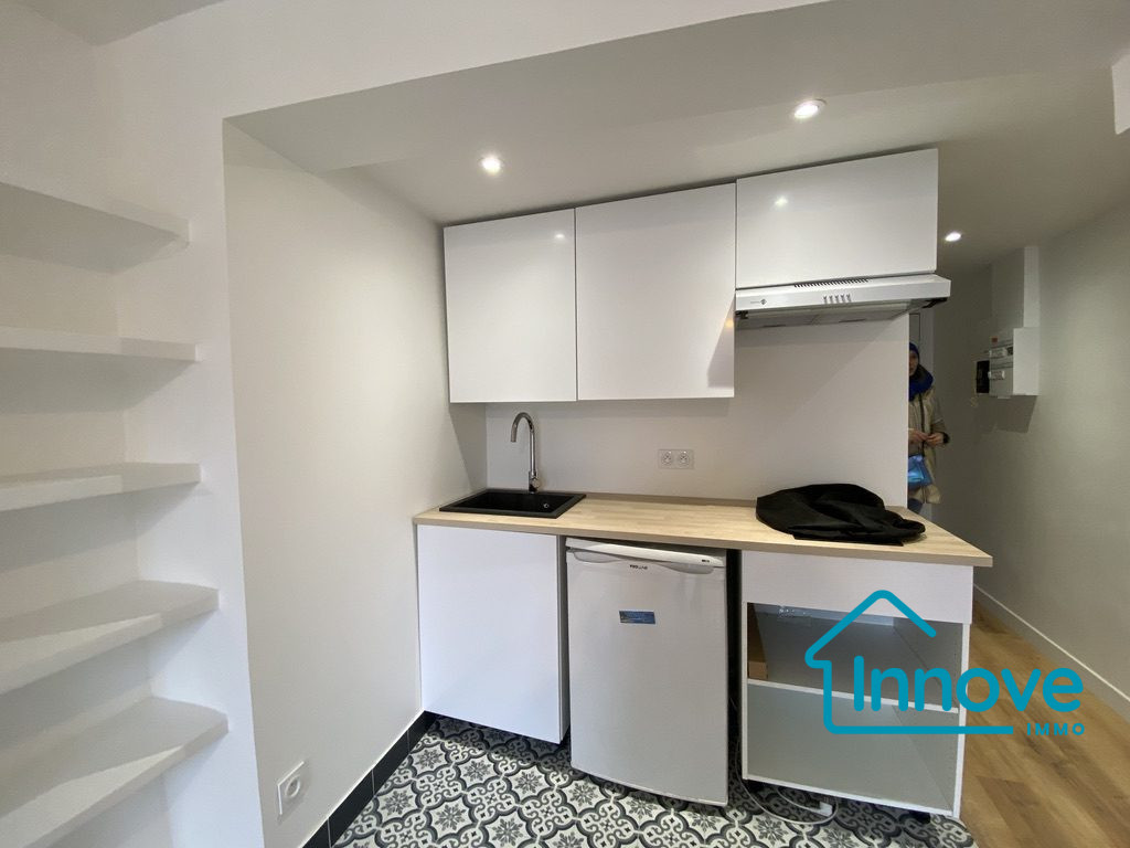 
                                                Vente
                                                 Beau studio, refait à neuf Versailles Rive droite