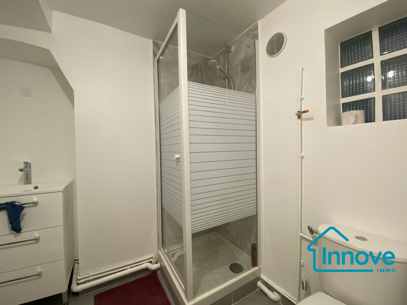 
                                                Vente
                                                 Beau studio, refait à neuf Versailles Rive droite