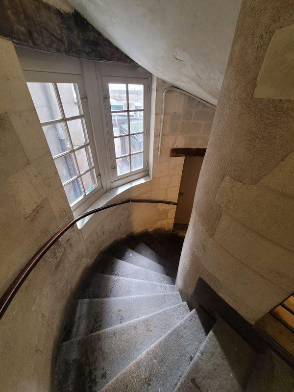 
                                                Location
                                                 Beau studio rénové 17m² centre de Nantes