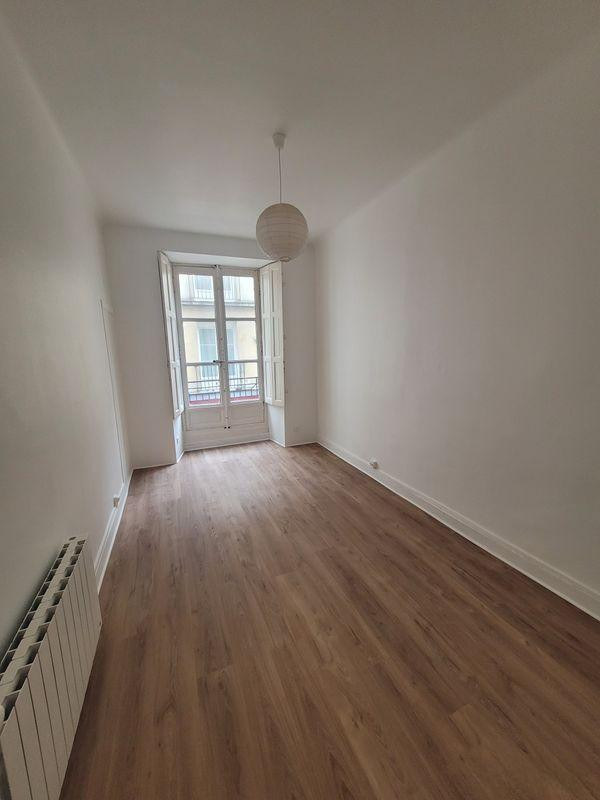 
                                                Location
                                                 Beau studio rénové 17m² centre de Nantes