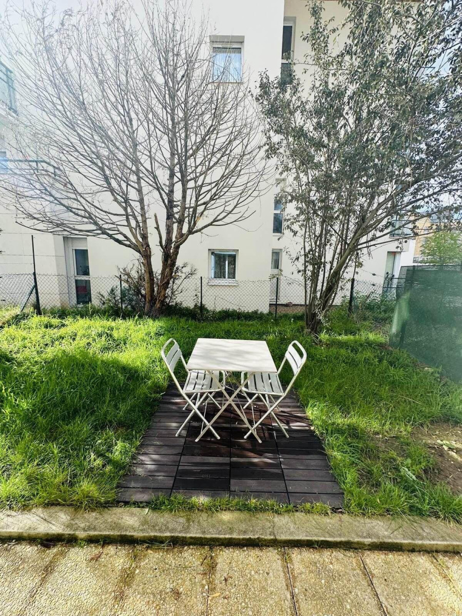 
                                                Location
                                                 Beau studio rénové 27m² avec jardin et terrasse
