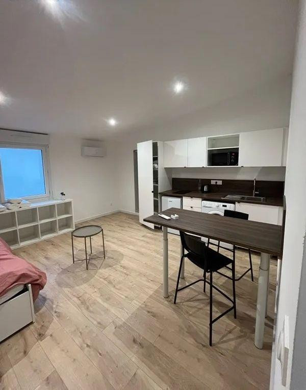 
                                                Location
                                                 Beau studio rénové 32m² quartier de Boutonnet