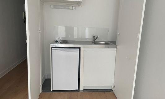 
                                                Location
                                                 Beau studio rénové + baignoire Paris 17è