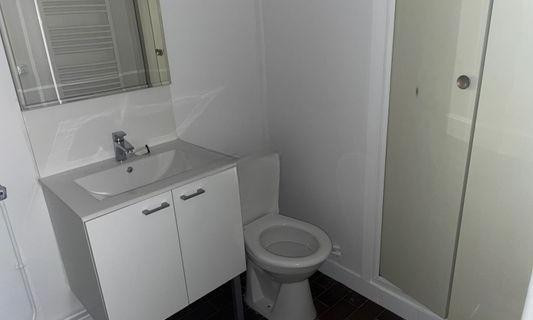 
                                                Location
                                                 Beau studio rénové + baignoire Paris 17è