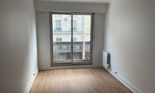 
                                                Location
                                                 Beau studio rénové + baignoire Paris 17è