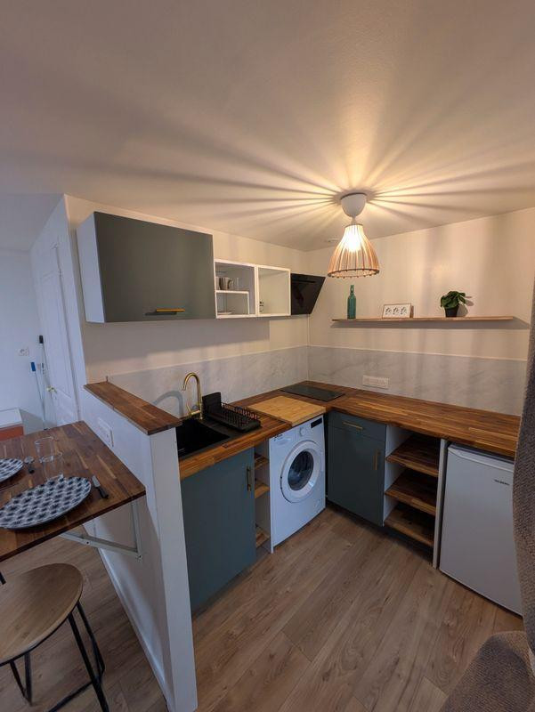 
                                                Location
                                                 Beau studio rénové et meublé 22m² Proche centre