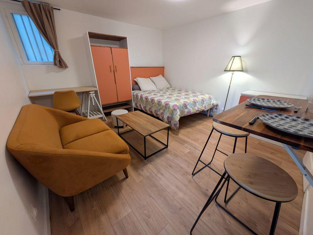 
                                                Location
                                                 Beau studio rénové et meublé 22m² Proche centre