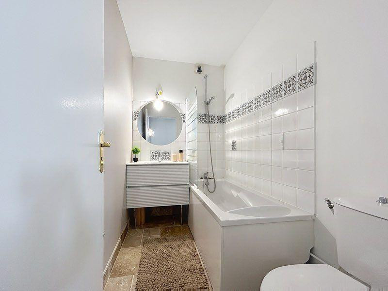 
                                                Location
                                                 Beau studio rénové meublé 17m² Rives de Meurthe