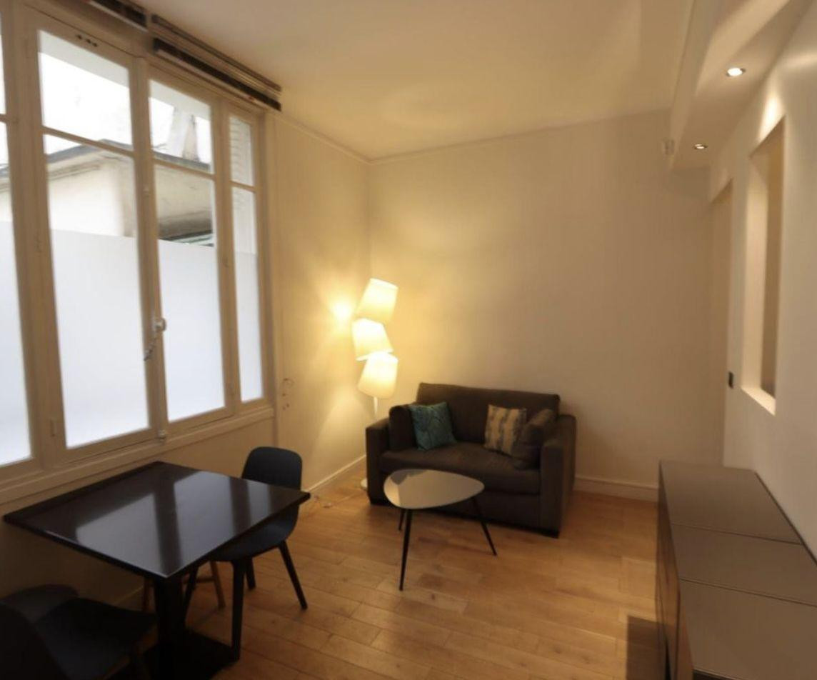 
                                                Location
                                                 Beau studio rue Véron Paris 18è