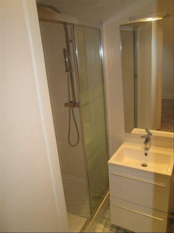 
                                                Location
                                                 Beau studio Versailles Chantier