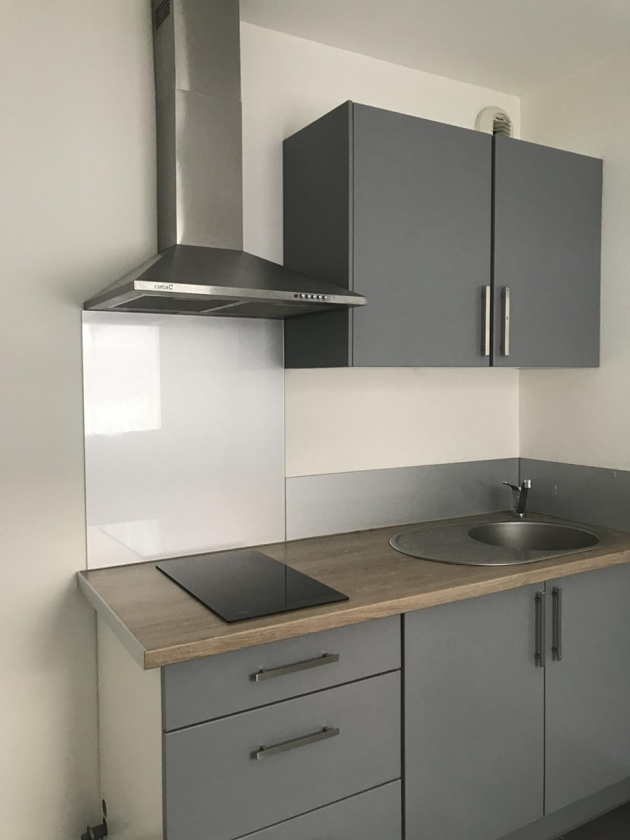 
                                                Location
                                                 Beau T 2 de 44 m2 dans résidence récente