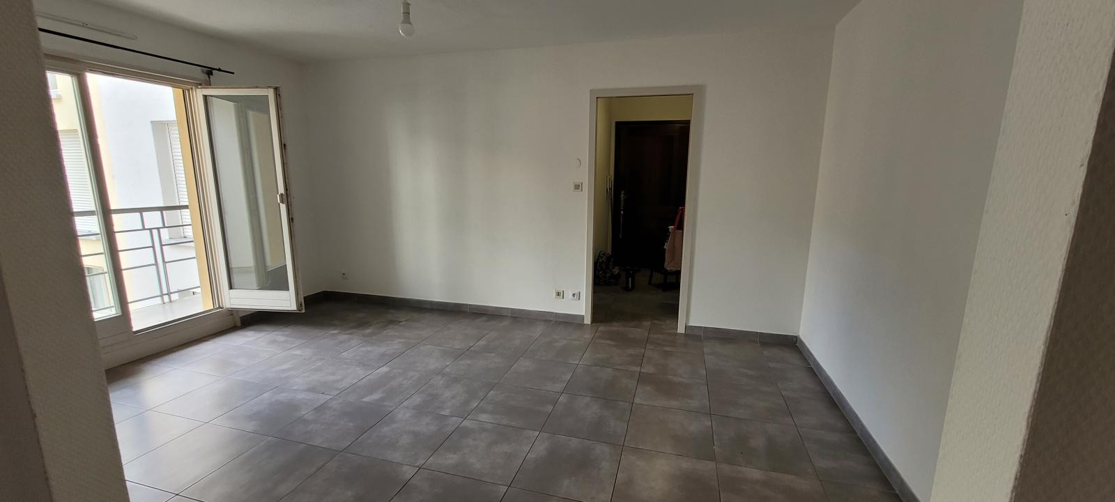 
                                                Location
                                                 Beau T -47 m² + Balcon & Parking - Mulhouse Centre