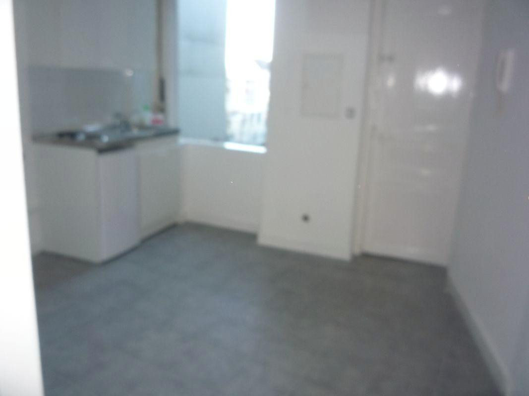 
                                                Location
                                                 Beau T1 26m² calme et ensoleillé