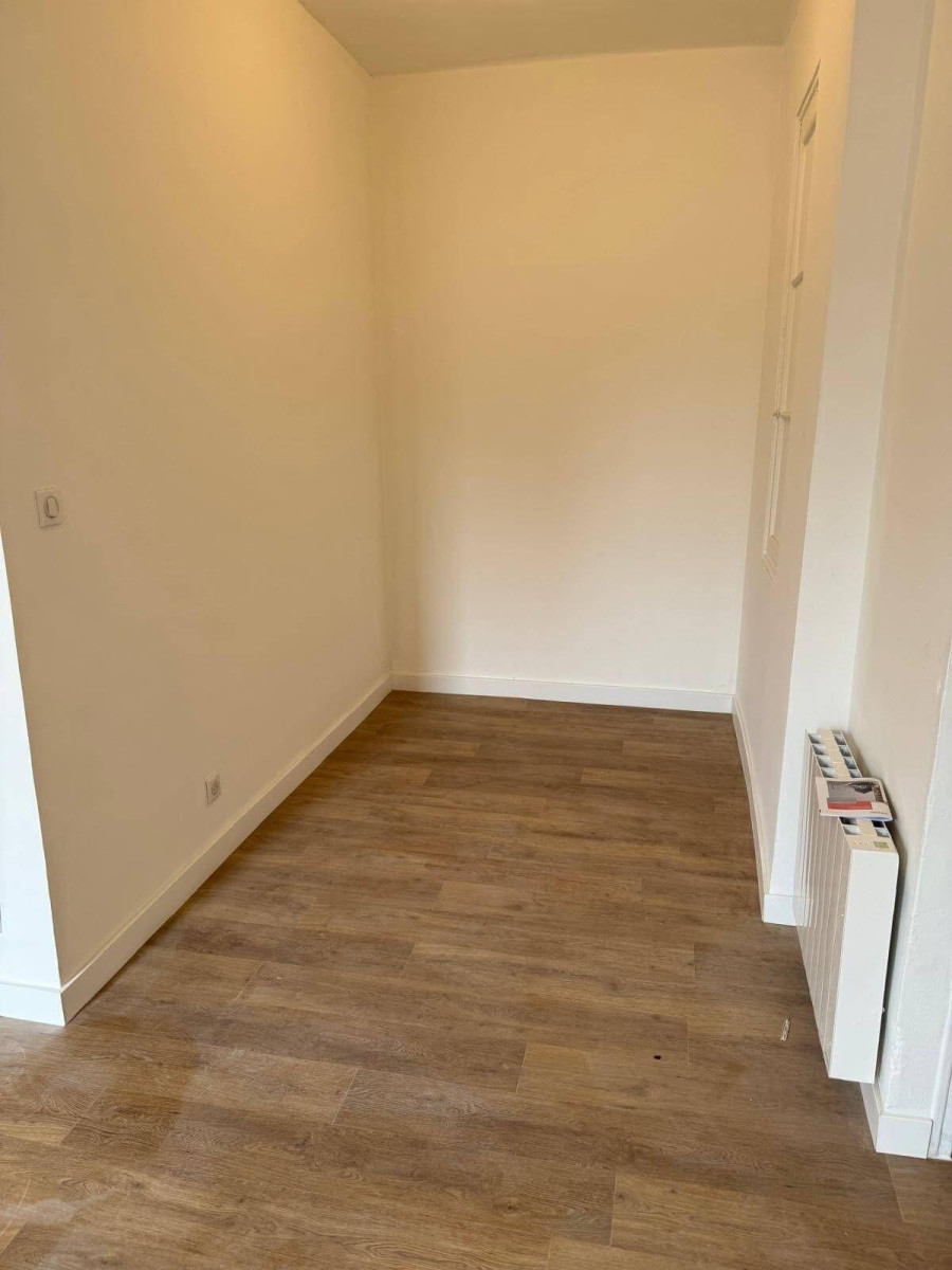 
                                                Location
                                                 Beau T1 bis 35m² entièrement rénové avec goût