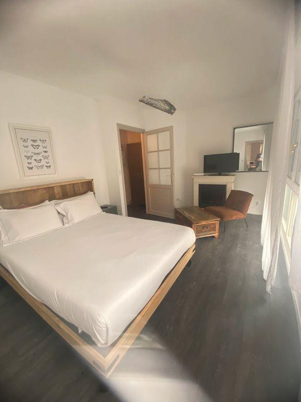 
                                                Location
                                                 Beau T1 haut de gamme hypercentre 30m²